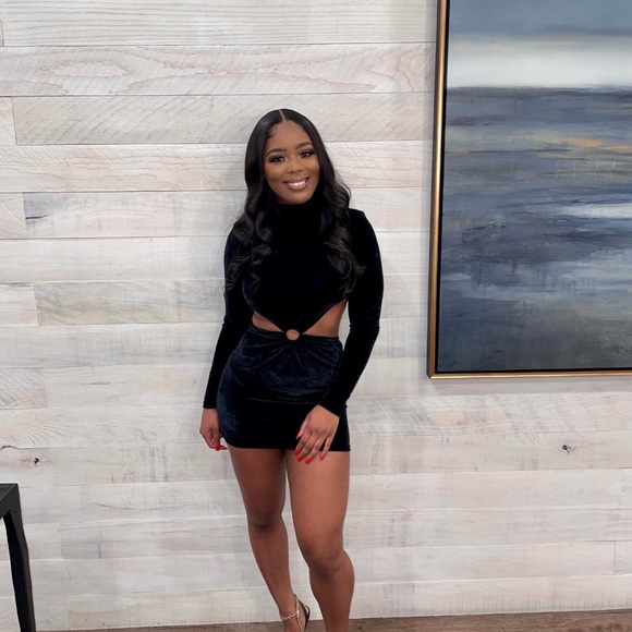 black long sleeve velvet dress - Picture 1 of 3